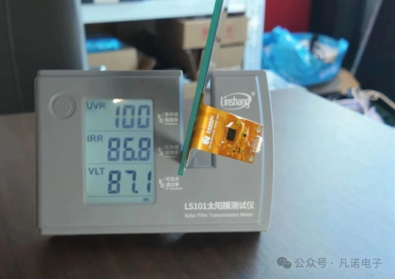 Touch screen con taglio UV.jpg