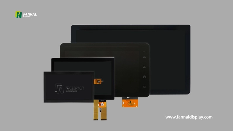 In che modo i display touchscreen si confrontano con altre tecnologie di visualizzazione?
